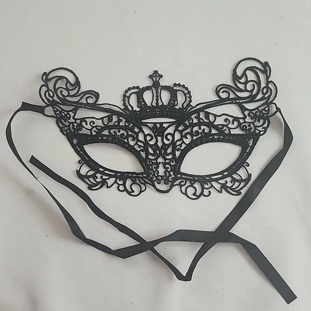 BNIP Crochet Lace Gothic Masquerade Black Mask